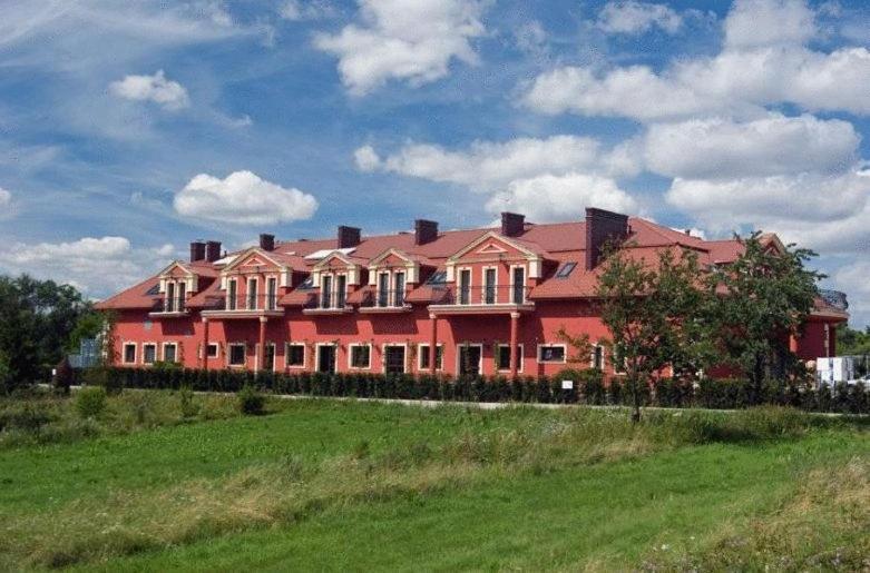 Hotel Milord Pułtusk Exteriör bild