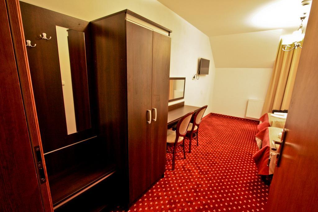 Hotel Milord Pułtusk Exteriör bild